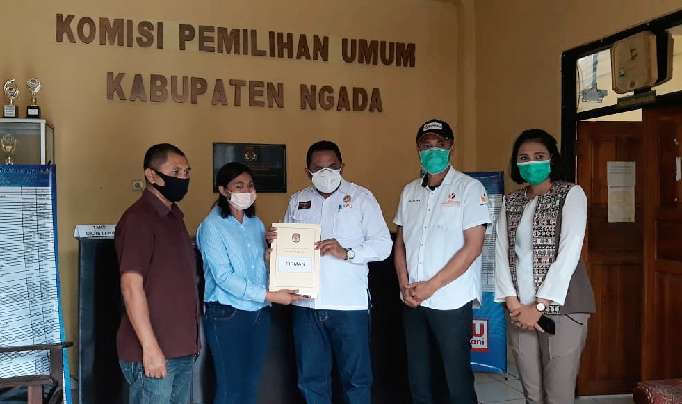 Bawaslu Ngada Mengawasi Penyerahan Dokumen Perbaikan Syarat Calon Paket HEBAT dan Paket FIRMAN