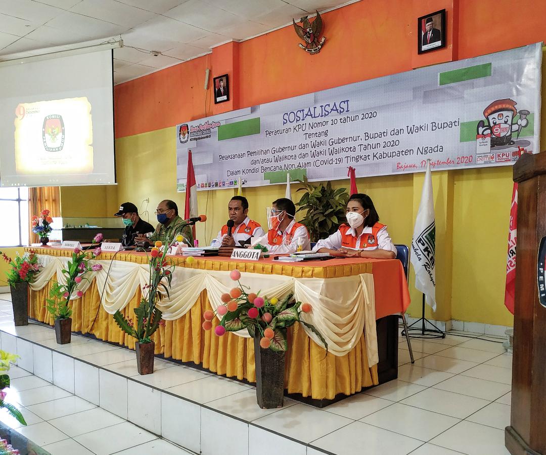 BAWASLU MEMBERIKAN MATERI DALAM SOSIALISASI  PKPU NOMOR 10  TAHUN 2020 
