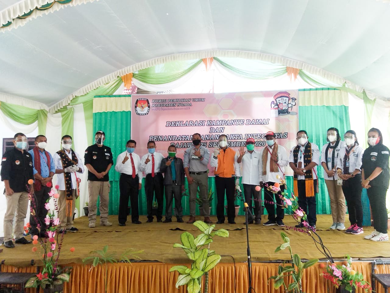 BAWASLU NGADA HADIRI DEKLARASI KAMPANYE DAMAI PASANGAN CALON BUPATI DAN WAKIL BUPATI NGADA TAHUN 2020