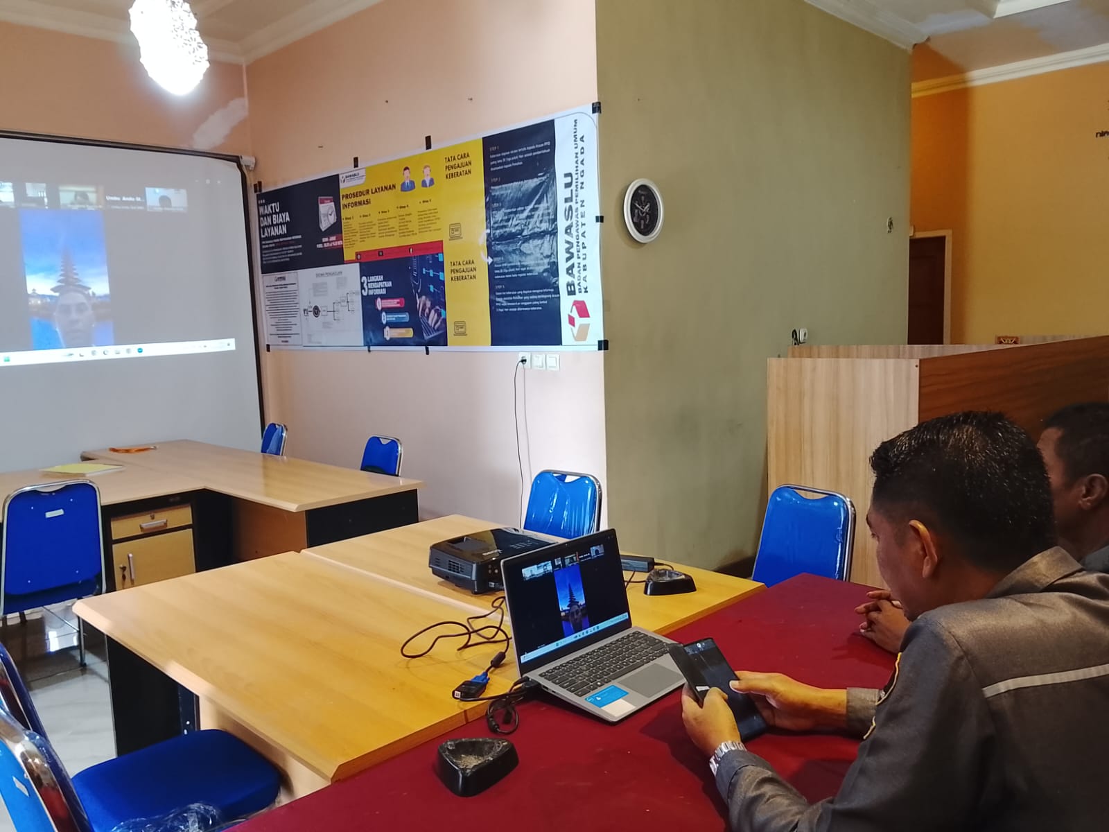 Tingkatkan Kualitas Layanan Advokasi Hukum, Bawaslu Ngada Ikuti Giat  Layanan Bantuan Hukum Melalui Daring