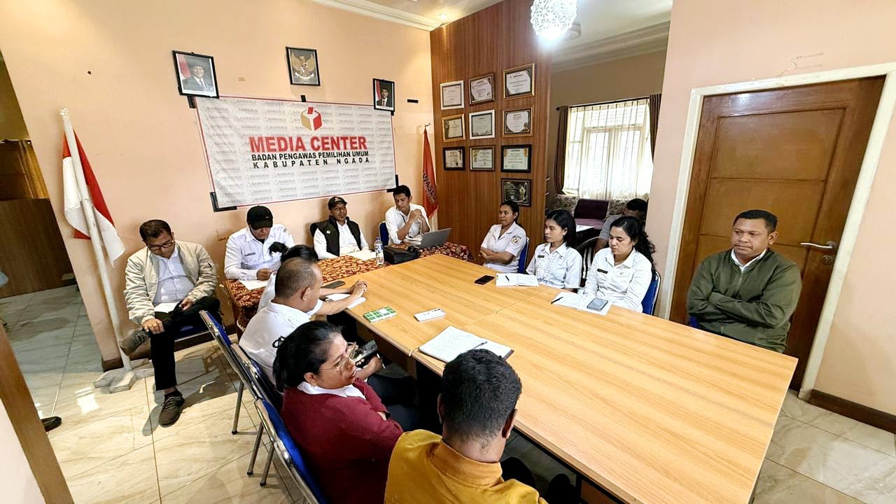 RAPAT EVALUASI INTERNAL BAWASLU NGADA