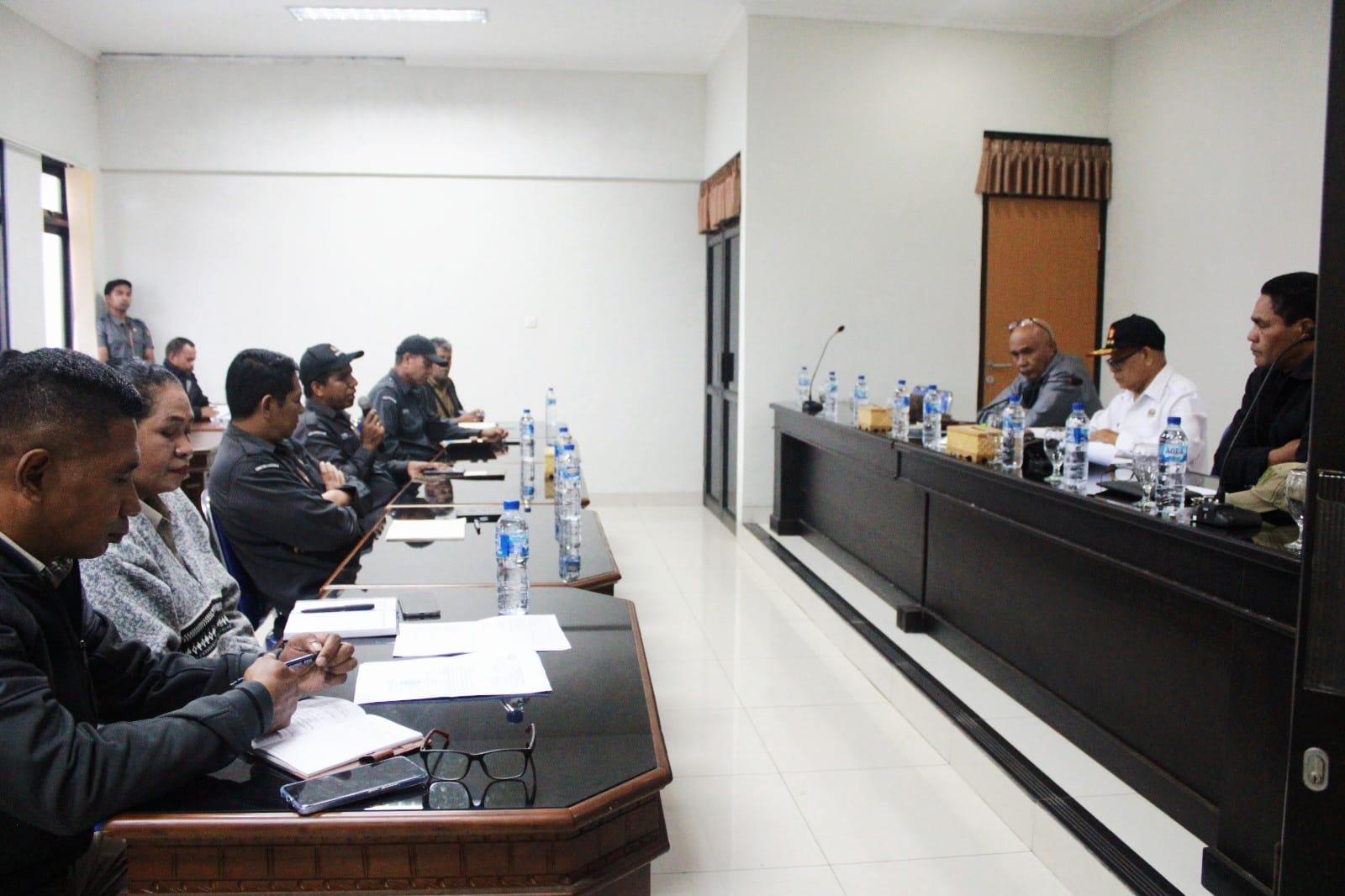 Rapat Kerja Bawaslu Ngada Bersama Komisi II DPRD Kabupaten Ngada