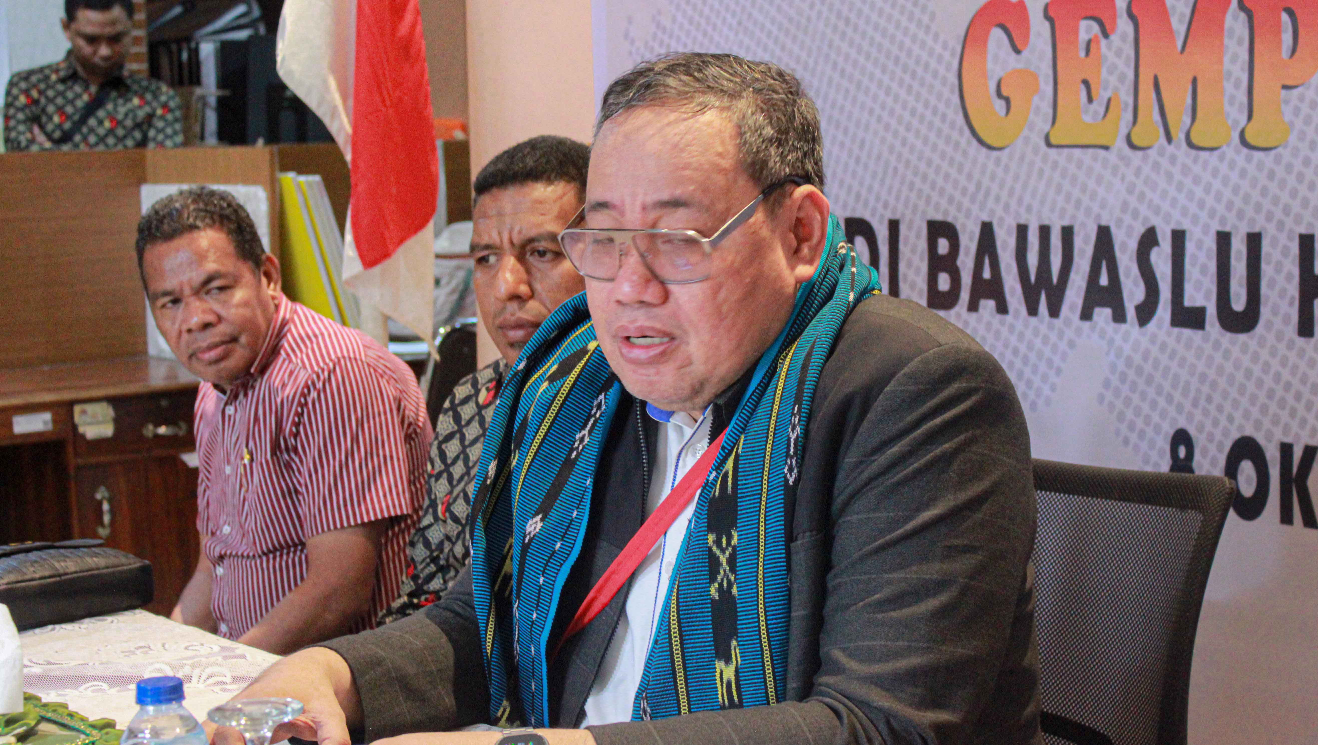 Bawaslu Peduli, Herwyn Malonda Tegaskan Solidaritas Keluarga Besar Bawaslu bagi Penyintas Gempa Flores