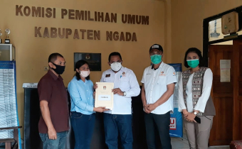 Bawaslu Ngada Mengawasi Penyerahan Dokumen Perbaikan Syarat Calon Paket HEBAT dan Paket FIRMAN