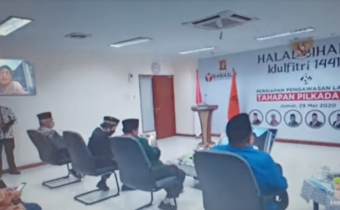 Bawaslu Ngada Mengikuti Kegiatan Halal Bihalal Idul Fitri 1441 H dan Persiapan Pengawasan Tahapan Pilkada 2020 Melalui Aplikasi Zoom