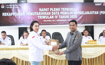 Bawaslu Ngada Awasi Rapat Pleno Terbuka Rekapitulasi PDPB Triwulan IV Tahun 2025