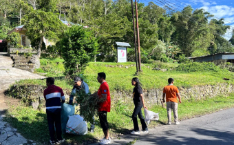 Jumat Sehati Bawaslu Lakukan Bersih Kantor