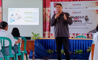 Bawaslu Goes To School, Ajak Siswa Sman 1 Golewa Selatan Jadi Pemilih Cerdas