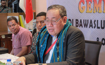 Bawaslu Peduli, Herwyn Malonda Tegaskan Solidaritas Keluarga Besar Bawaslu bagi Penyintas Gempa Flores